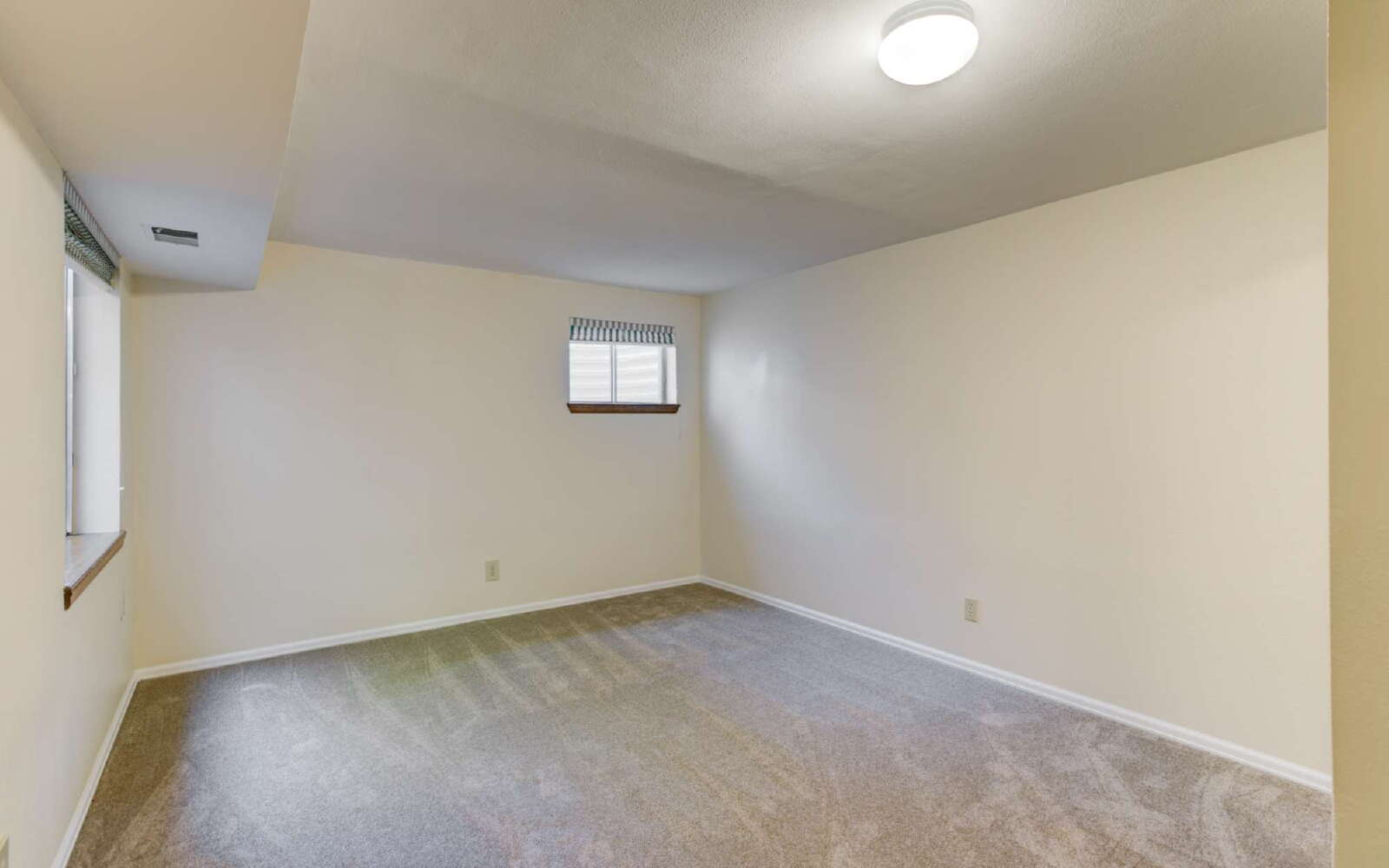 Building Photo - Prime Location Near Fort Carson – Townhome...