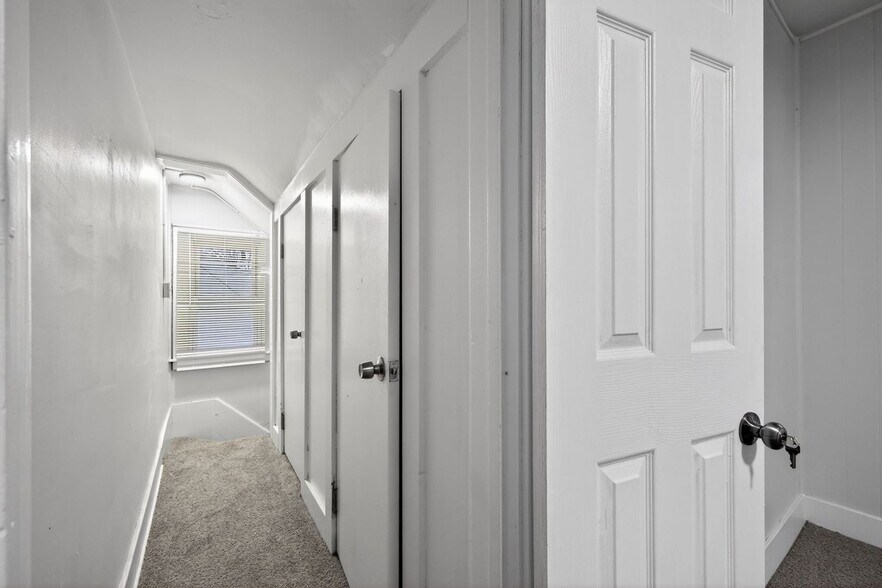 Building Photo - 16189 San Juan Dr