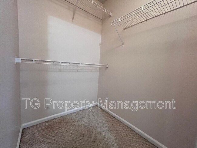 Building Photo - 1449 Blue Heron Ln N