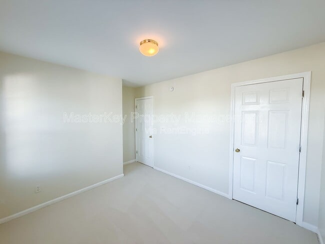 Building Photo - 804 Willowedge Ct