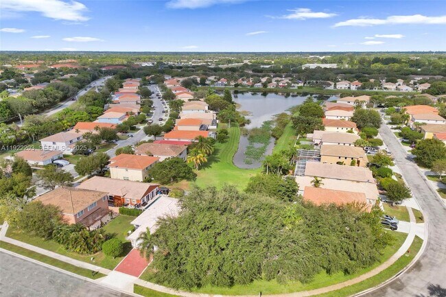 Building Photo - 6305 Willoughby Cir