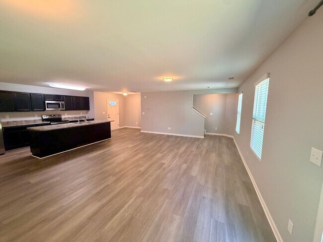 Building Photo - 1648 Hooper Court