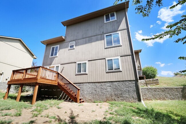 Building Photo - Beautifully Redone 2 Story Home!
