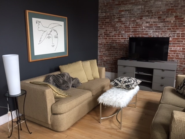 Building Photo - 127 E Main St