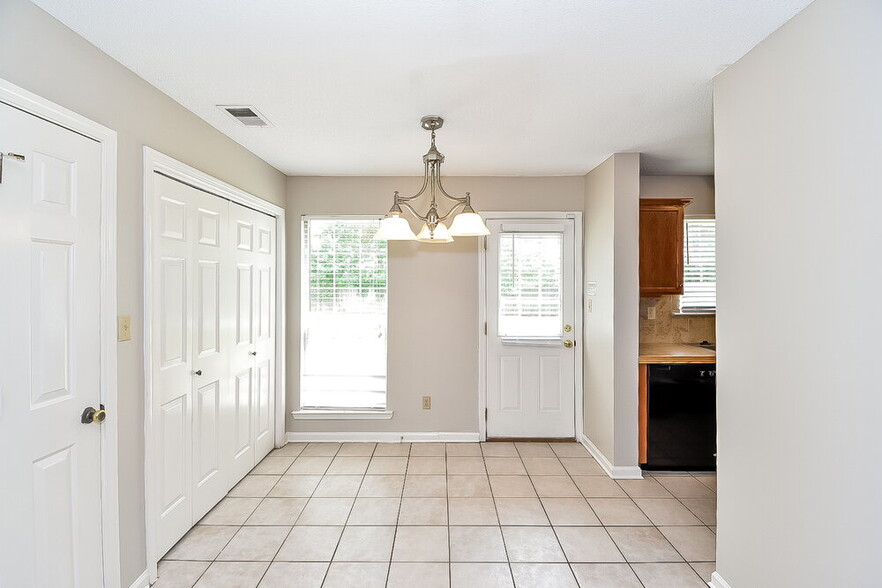 Building Photo - 4483 Shadow Glen Cove