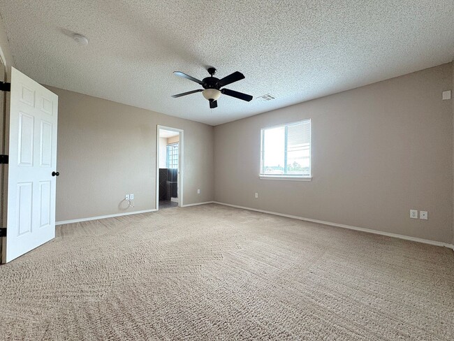Building Photo - Sandstone Ranch Estates 3 Bed Refrig A/C!