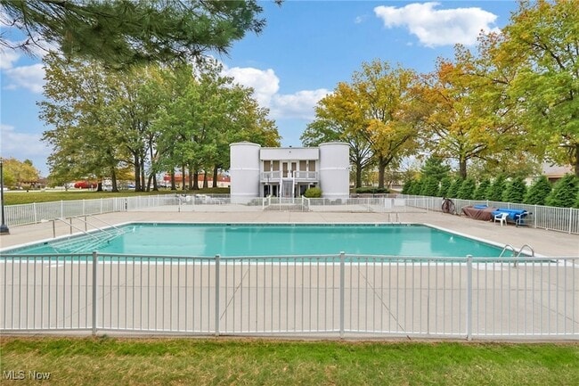 Building Photo - 267 Deepwood Dr