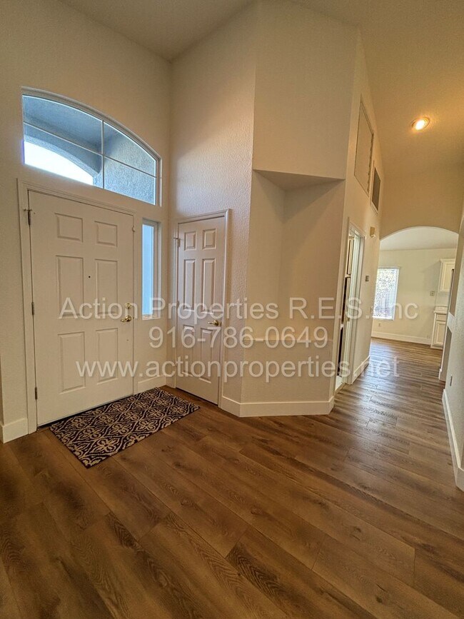 Building Photo - 6000 Buggy Whip Ln