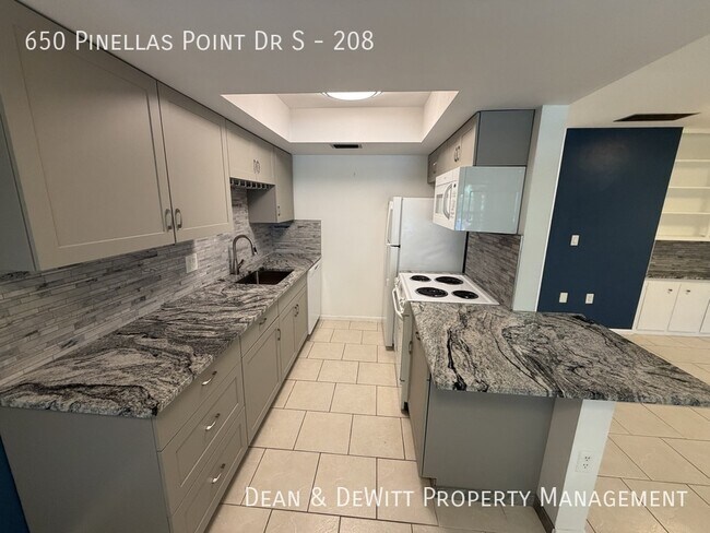 Building Photo - 650 Pinellas Point Dr S