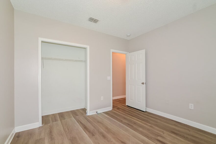 Building Photo - 627 Cotulla Dr