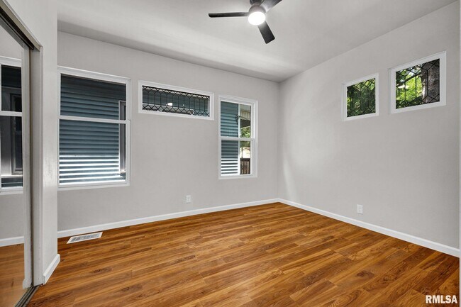 Building Photo - 1611 W Barker Ave