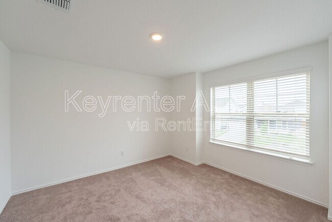 Building Photo - 1520 Holly Lk Dr