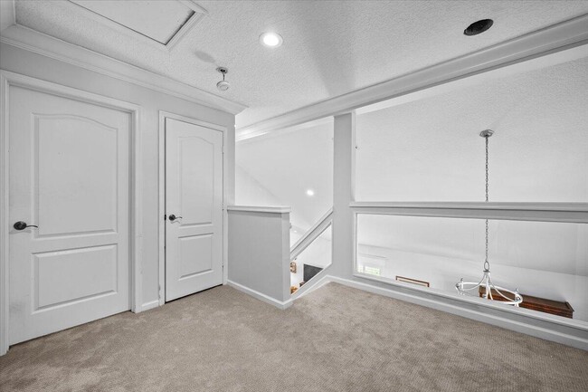 Building Photo - 83 Satinwood Ln