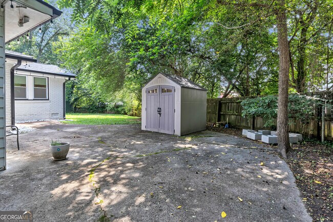 Building Photo - 5772 Lilburn Stone Mountain Rd