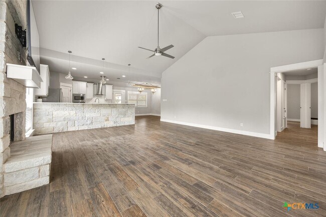 Building Photo - 7 Woodhollow Way