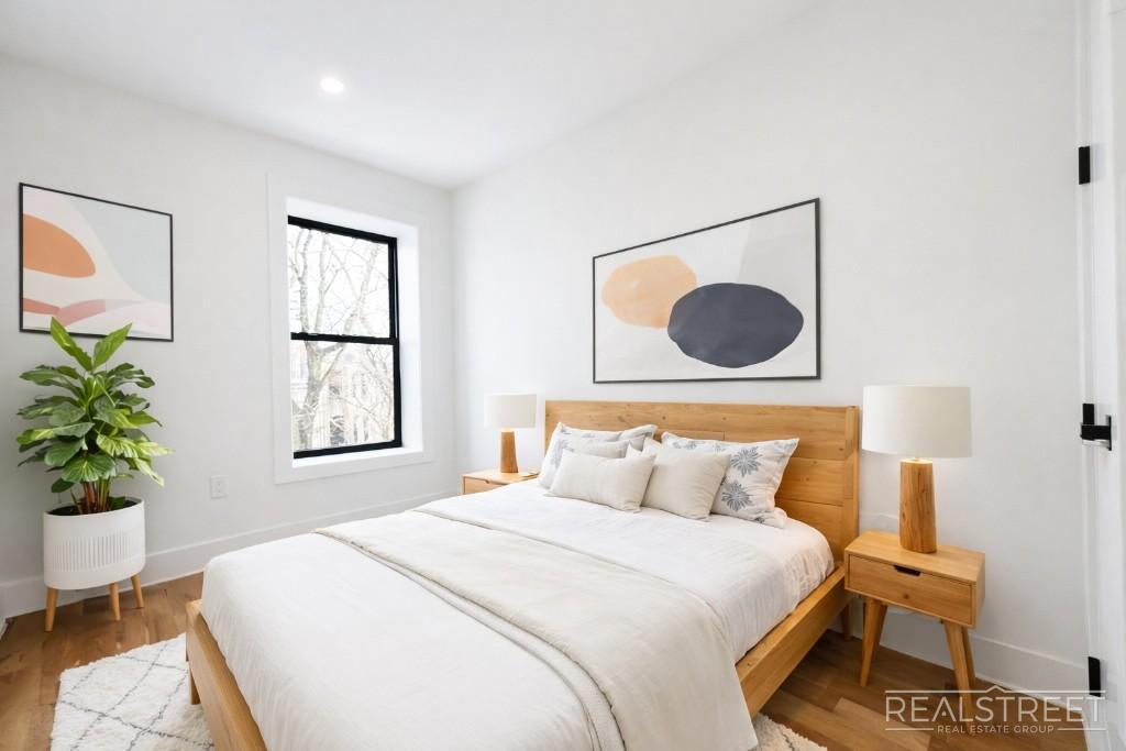 Building Photo - 4BR/2BA with In-Unit Washer & Dryer