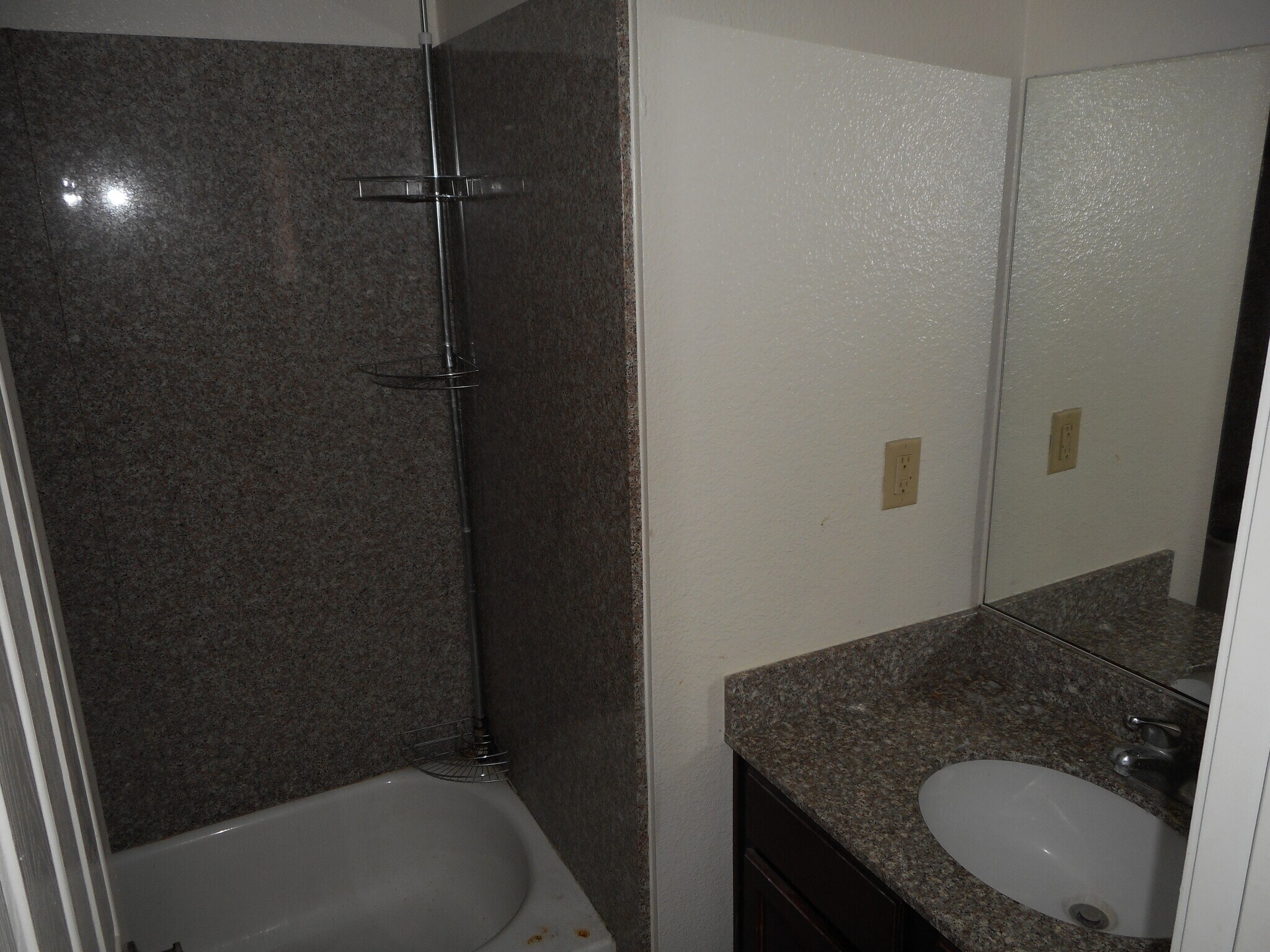 Building Photo - 5261 River Glen Dr