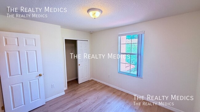 Building Photo - 5161 Regatta Dr