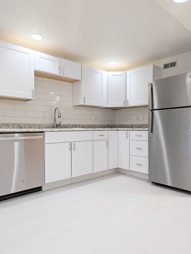 Building Photo - 18 E 900 S