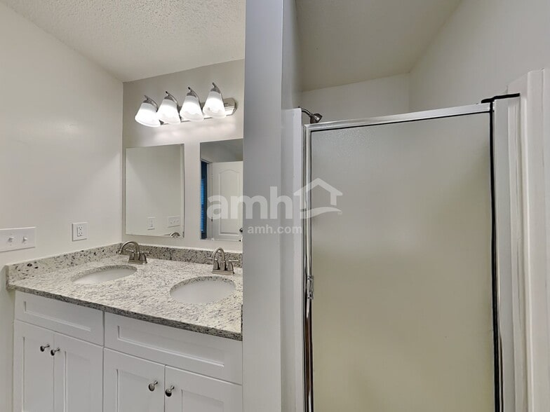 Building Photo - 30 Cheyenne Dr