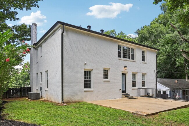 Building Photo - 725 N 2nd St