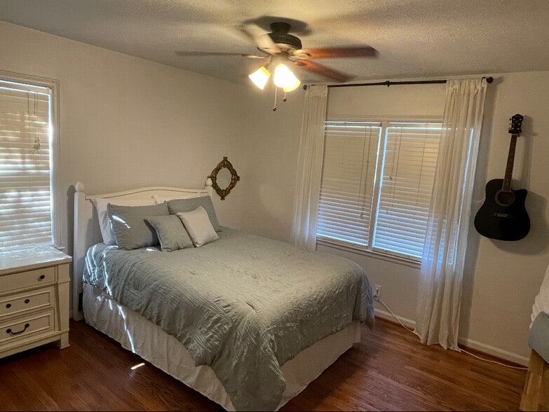Bedroom 1 (with closet) - 1659 Dresden Dr NE