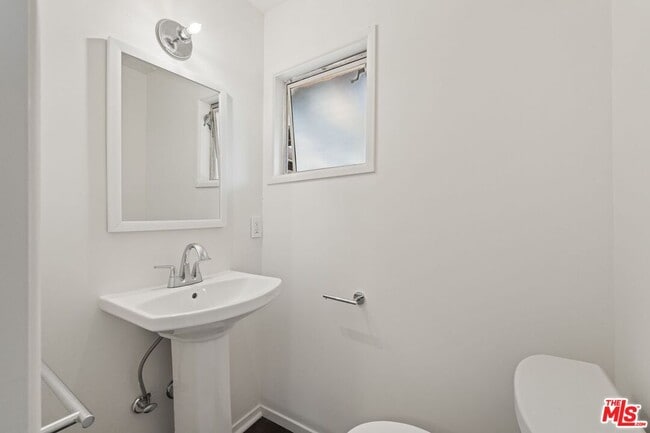 Building Photo - 21277 Entrada Rd