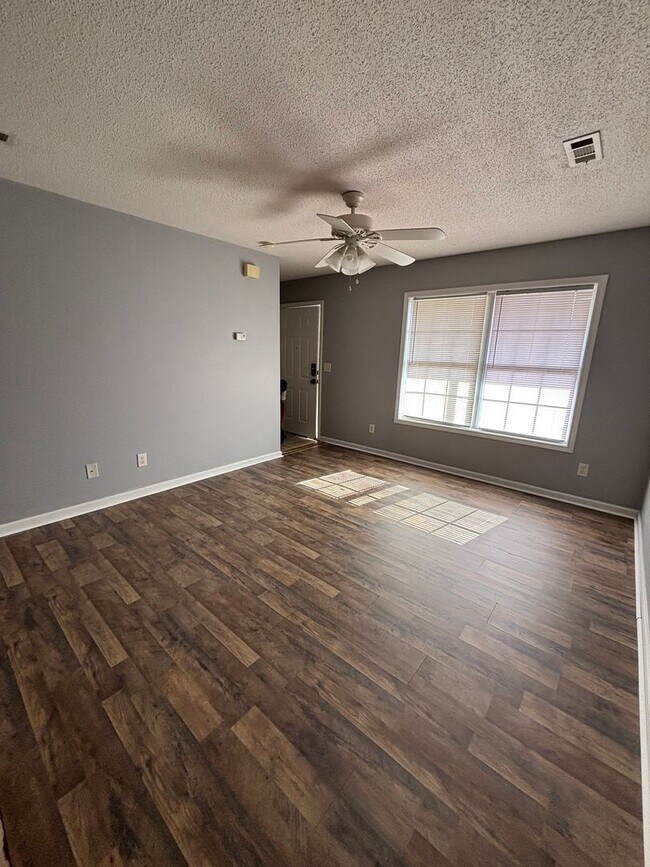 Building Photo - 216 Springfield Cir