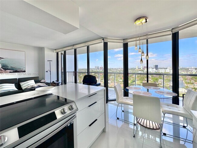 Building Photo - 3640 Yacht Club Dr