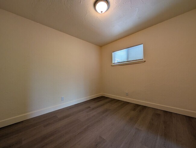 Building Photo - Great 3 bed/1bath home in Springfield!