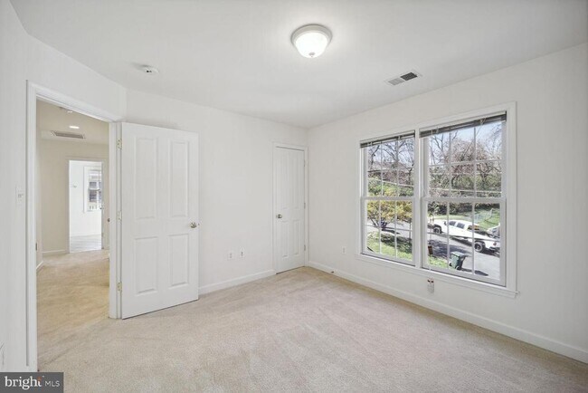 Building Photo - 2149 N Taylor St