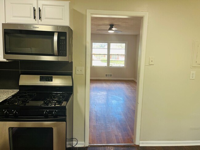 Building Photo - 531 Locke St