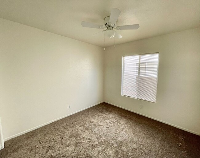 Building Photo - 4+2 READY NOW!