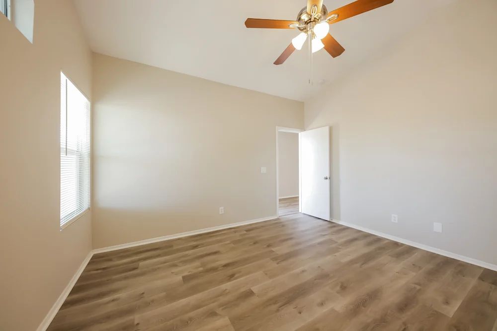 Building Photo - 1902 E Tierra Buena Ln