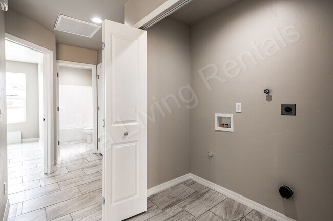 Building Photo - 2185 E Butler Ave