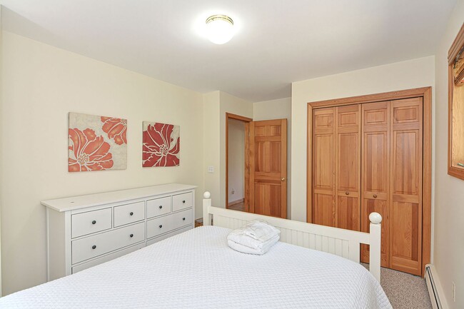 Building Photo - Winter Rental: Wingaerchic (Dog-friendly!)