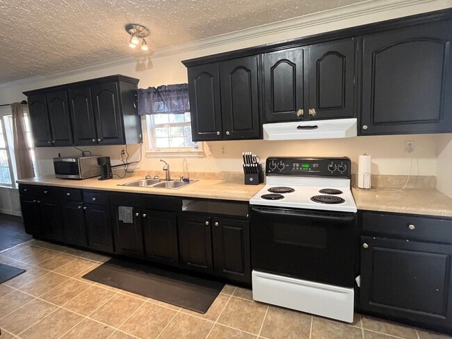 Building Photo - Spacious 3 Bedroom, 2 Bath Manufactured Home – Live Oak, FL