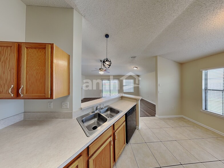 Building Photo - 3747 Alcove Dr