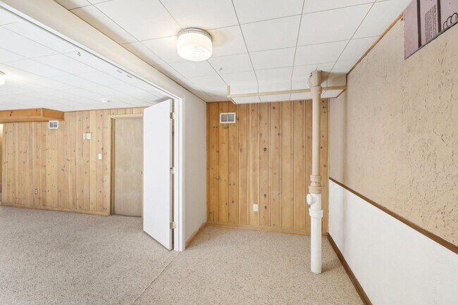 Building Photo - Updated 4-Bed 2-Bath SF Home with Lake Views & Great Entertaining Space in Monona