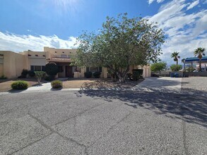 Building Photo - Spacious custom home with Pool!