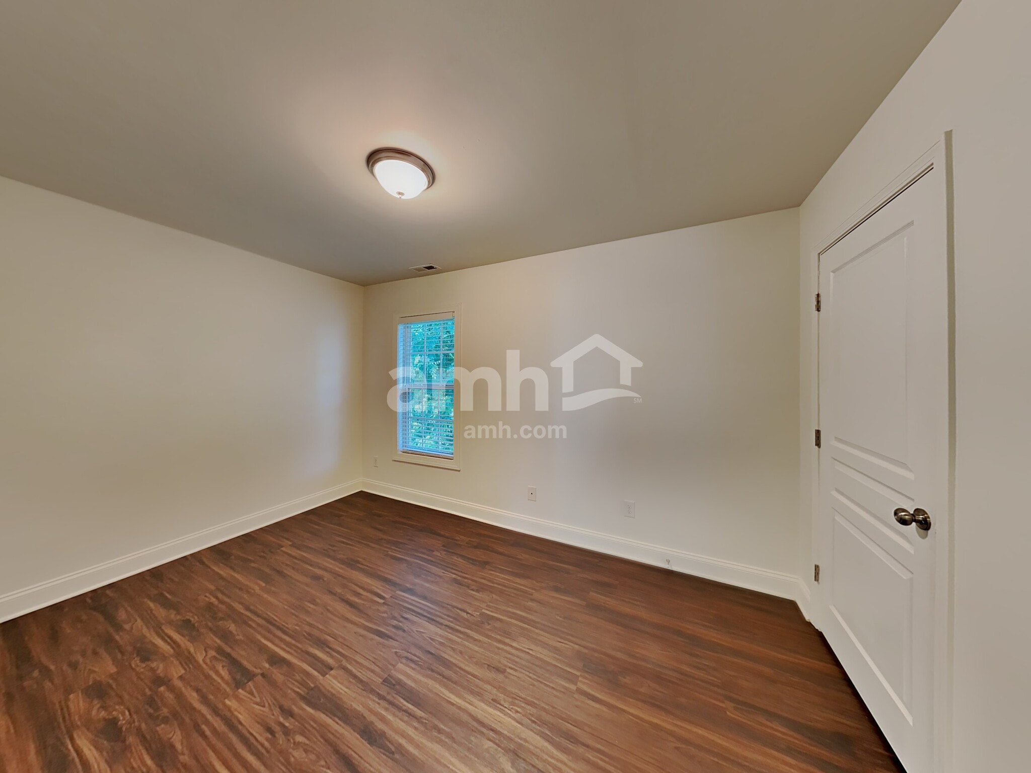 Building Photo - 2706 Erinridge Rd