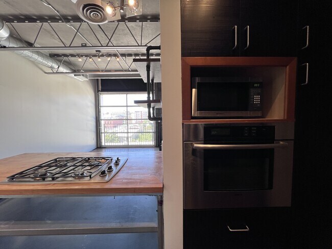 Building Photo - 360 W 300 S