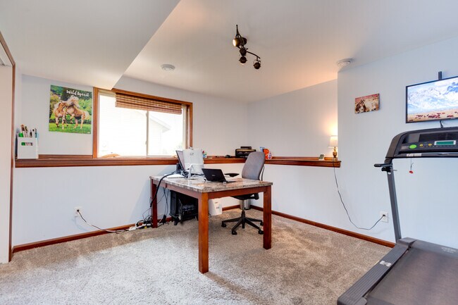 Building Photo - 6311 Fairway Dr NW