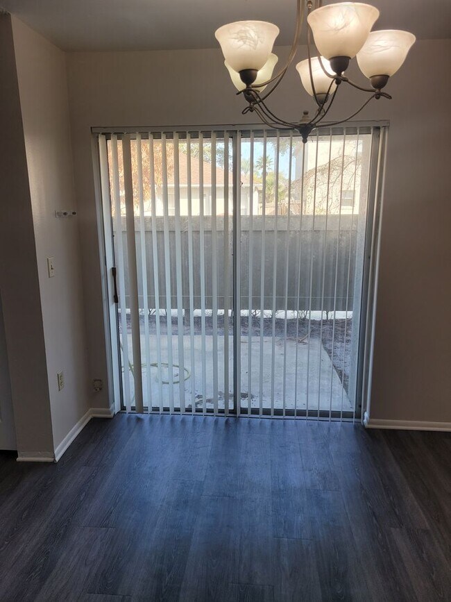 Building Photo - FOR RENT!! CUTE AND COZY 2 BED 1.5 BATH WITH GARAGE (MOVE IN SPECIAL)...