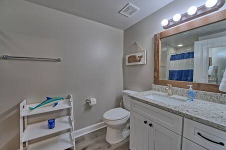 Building Photo - 9900 S Thomas Dr