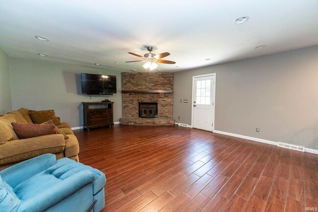 Building Photo - 7122 Woods Dr
