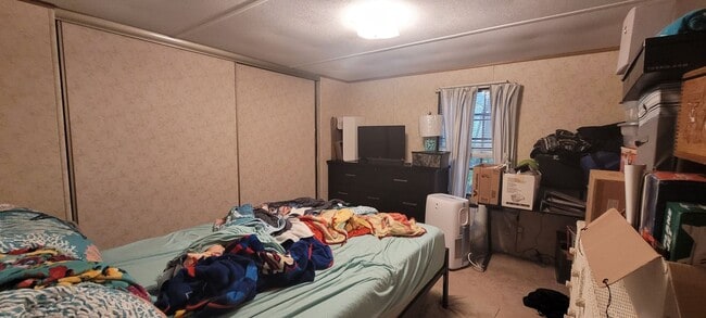Building Photo - 2 bedroom 1 bathroom Mobile home near Denv...