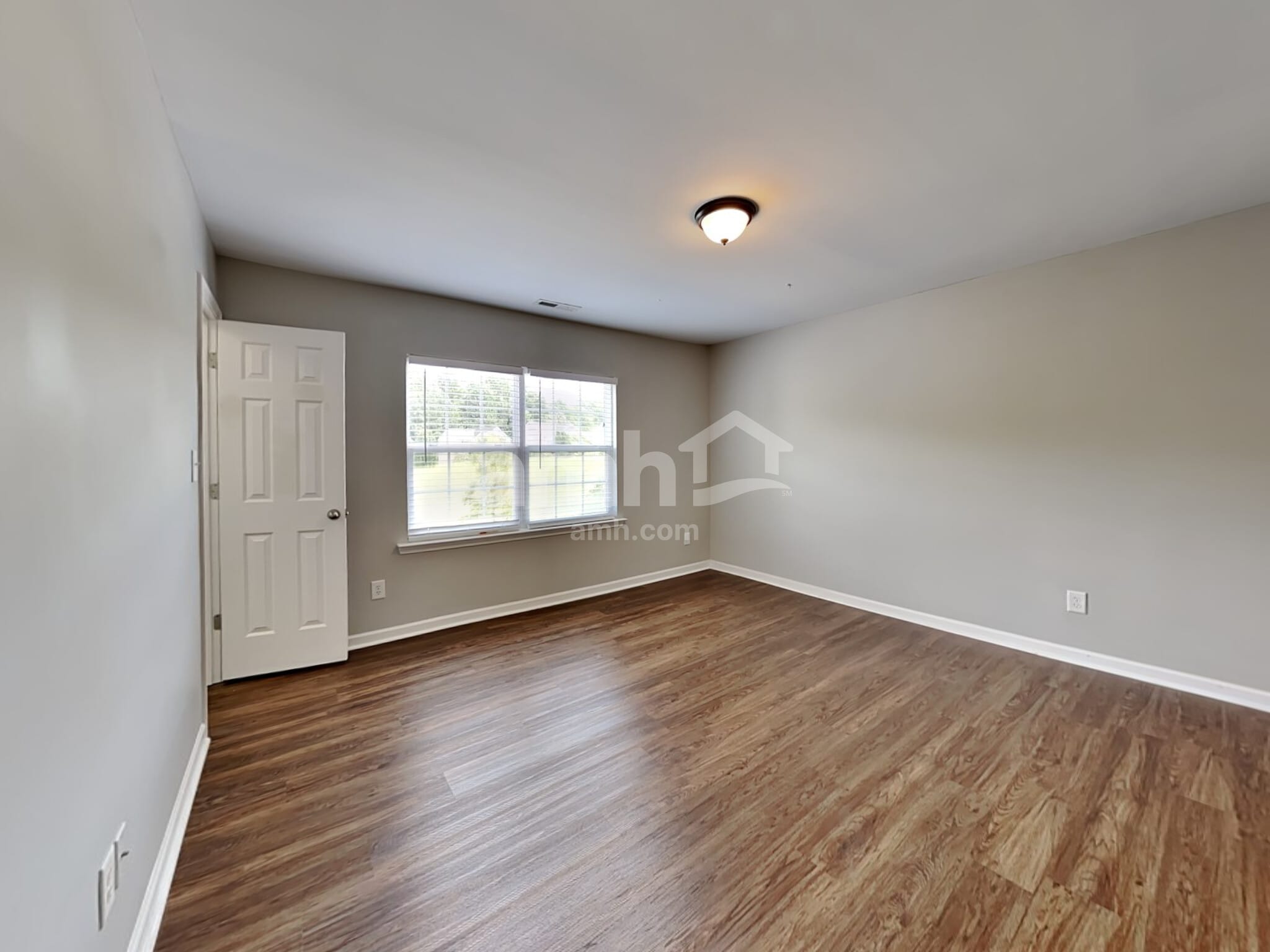 Building Photo - 1525 Essexwood Dr