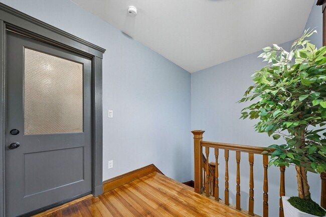 Building Photo - 24 Hinckley St