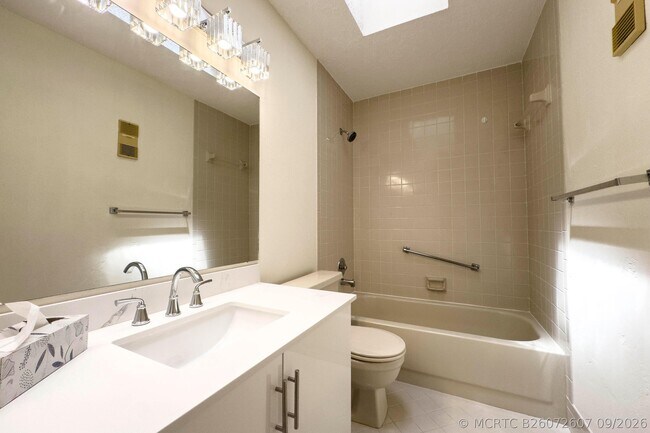 Building Photo - 3362 Lucerne Park Dr